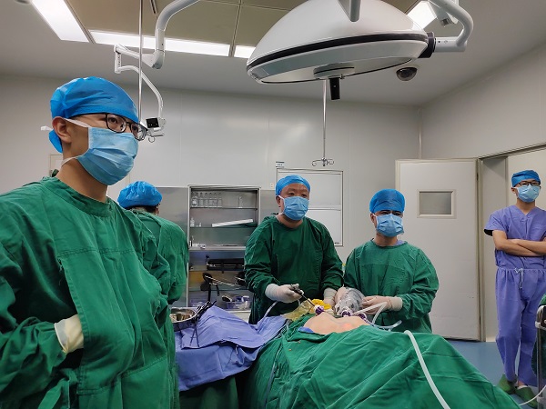 还您一个天鹅颈&mdash;&mdash;我院甲状腺外科成功开展腔镜下甲状腺切除手术