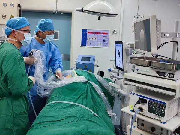 肾结石合并肾囊肿，微创术一次性解决