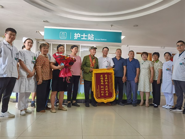 百岁红军战士的康复之路