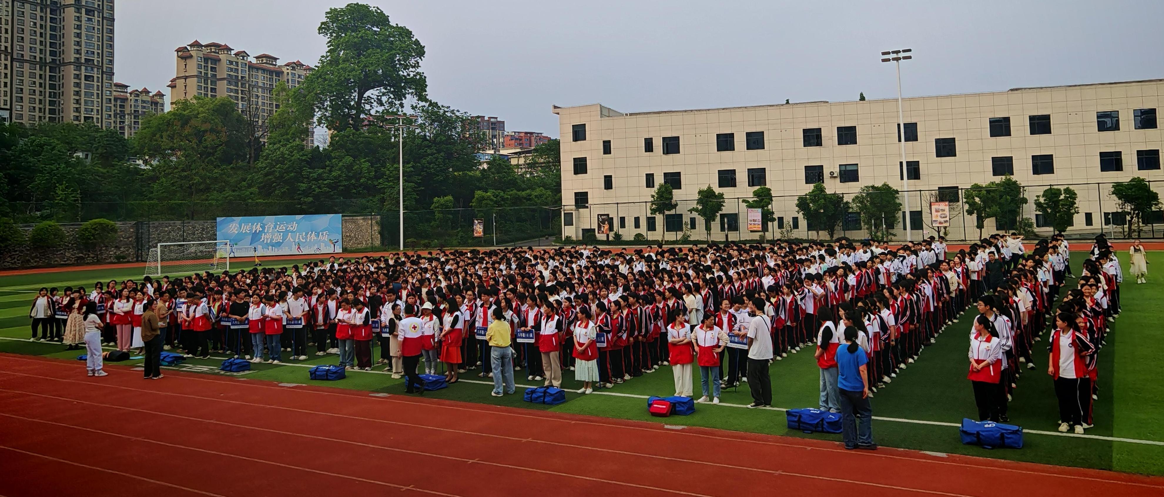 操场.jpg 操场.jpg