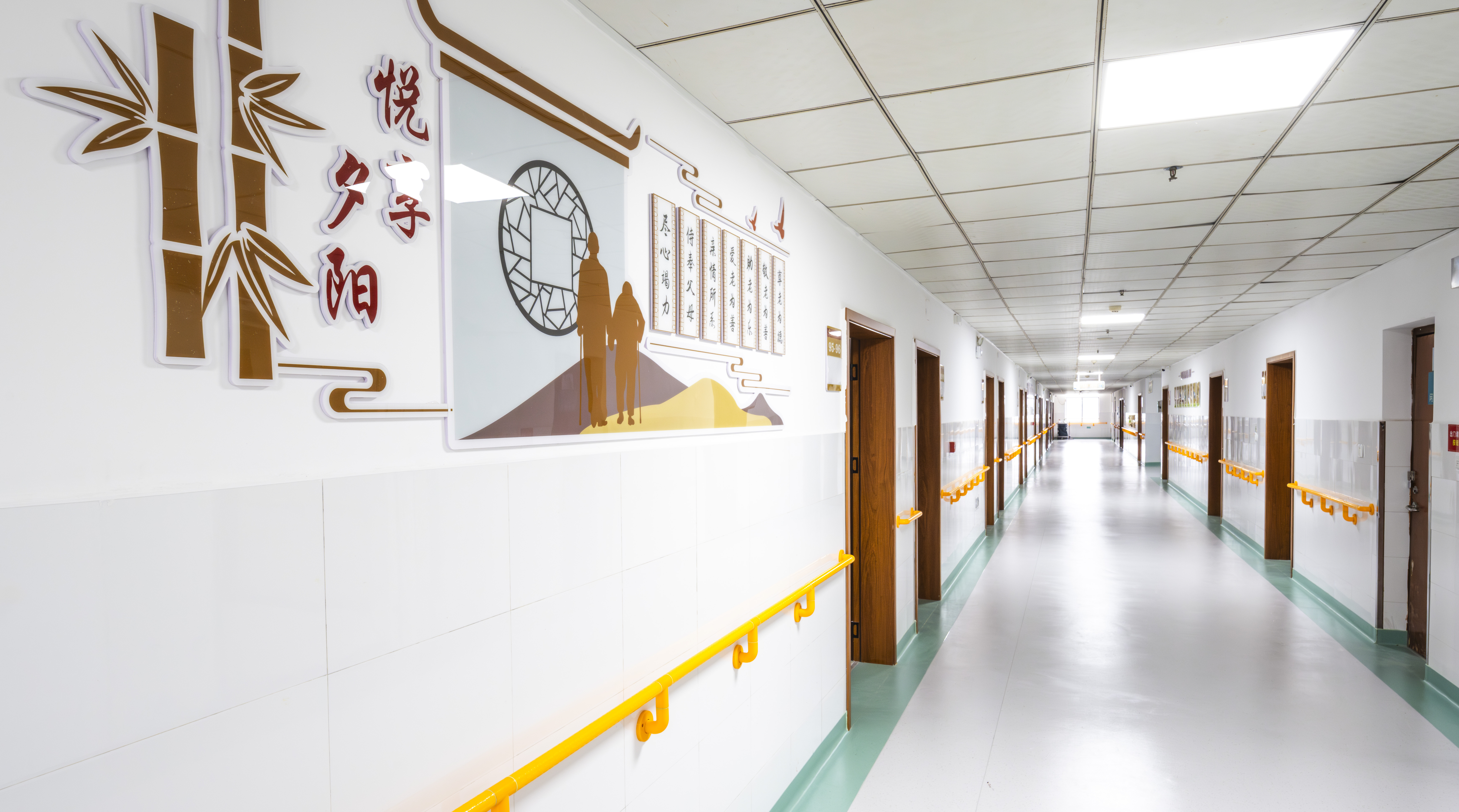 家有老人要照料，白天上班总牵挂？我院康养中心两大暖心服务，为您解忧！